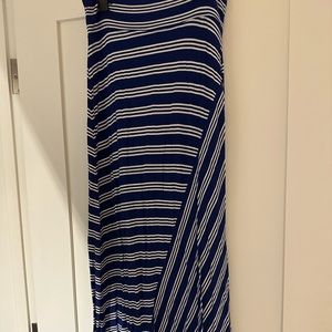 Kenzie. Jersey long skirt. Great for summer/spring days. Small